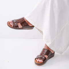 Luxury Arabic Sandals with Center Buckles